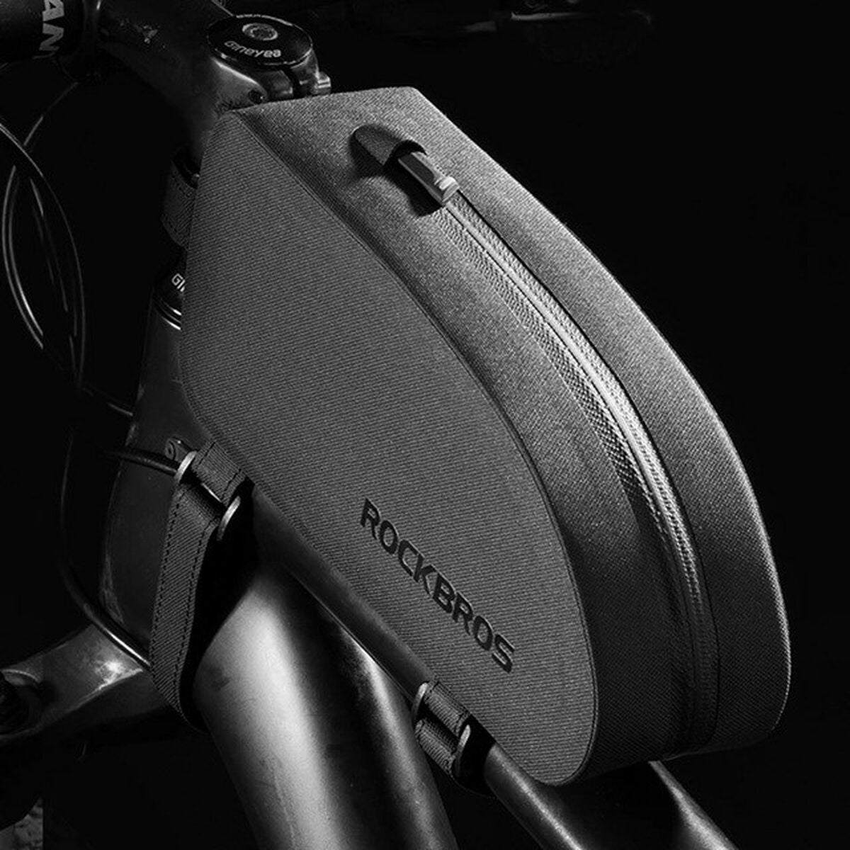 V2HF05BE17C273DFB5897C3731B33D5D88ER6468193P9