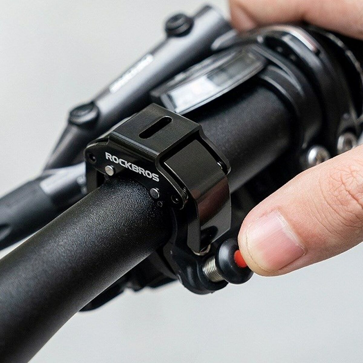 V2H823AF32CF25757BEA961CD9C8345D0B7R6465031P7